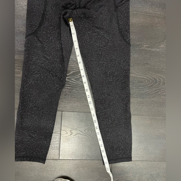 Lululemon leggings in grey - Picture 8 of 10